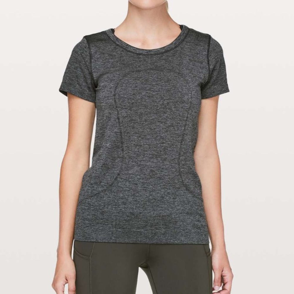 Lululemon Swiftly Tech Short Sleeve (Breeze) *Relaxed Fit in Black Anchor size 6